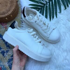 Torrid White Black Platform Sneaker 9W WIDE